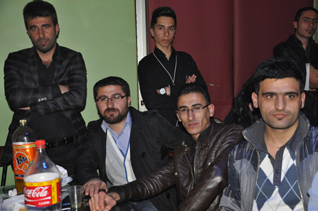 Hakkari'nin Yüksekova İlçesinde Özel Kampüs Dershanesi öğrencileri stres attı.