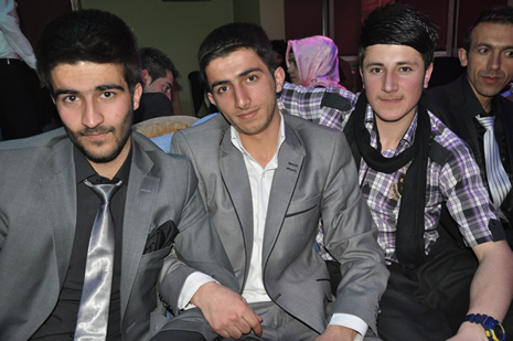 Hakkari'nin Yüksekova İlçesinde Özel Kampüs Dershanesi öğrencileri stres attı.