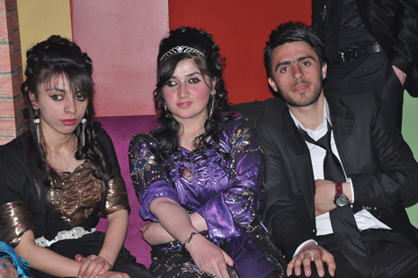 Hakkari'nin Yüksekova İlçesinde Özel Kampüs Dershanesi öğrencileri stres attı.