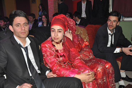 Hakkari'nin Yüksekova İlçesinde Özel Kampüs Dershanesi öğrencileri stres attı.