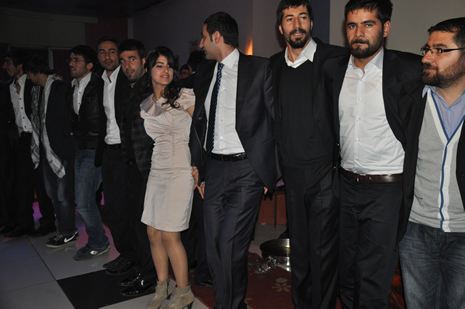 Hakkari'nin Yüksekova İlçesinde Özel Kampüs Dershanesi öğrencileri stres attı.