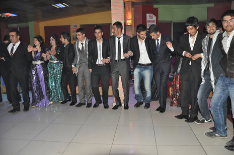 Hakkari'nin Yüksekova İlçesinde Özel Kampüs Dershanesi öğrencileri stres attı.