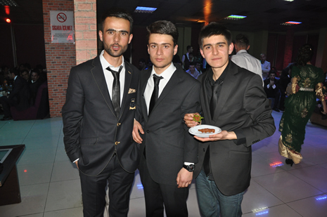 Hakkari'nin Yüksekova İlçesinde Özel Kampüs Dershanesi öğrencileri stres attı.