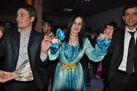 Hakkari'nin Yüksekova İlçesinde Özel Kampüs Dershanesi öğrencileri stres attı.