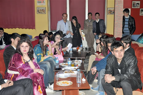 Hakkari'nin Yüksekova ilçesinde Atatürk Lisesi Öğrencileri Sınav öncesi Moral Gecesi Düzenledi. Fotoğraflar: Yaşar KAPLAN