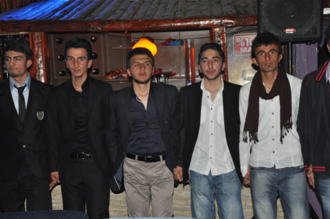 Hakkari'nin Yüksekova ilçesinde Atatürk Lisesi Öğrencileri Sınav öncesi Moral Gecesi Düzenledi. Fotoğraflar: Yaşar KAPLAN