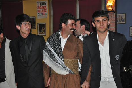 Hakkari'nin Yüksekova ilçesinde Atatürk Lisesi Öğrencileri Sınav öncesi Moral Gecesi Düzenledi. Fotoğraflar: Yaşar KAPLAN