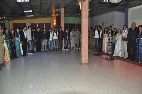 Hakkari'nin Yüksekova ilçesinde Atatürk Lisesi Öğrencileri Sınav öncesi Moral Gecesi Düzenledi. Fotoğraflar: Yaşar KAPLAN