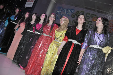 Hakkari'nin Yüksekova ilçesinde Atatürk Lisesi Öğrencileri Sınav öncesi Moral Gecesi Düzenledi. Fotoğraflar: Yaşar KAPLAN