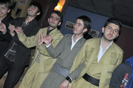 Hakkari'nin Yüksekova ilçesinde Atatürk Lisesi Öğrencileri Sınav öncesi Moral Gecesi Düzenledi. Fotoğraflar: Yaşar KAPLAN