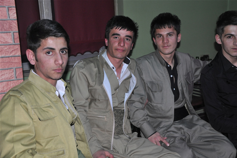 Hakkari'nin Yüksekova ilçesinde Atatürk Lisesi Öğrencileri Sınav öncesi Moral Gecesi Düzenledi. Fotoğraflar: Yaşar KAPLAN