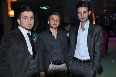 Hakkari'nin Yüksekova ilçesinde Atatürk Lisesi Öğrencileri Sınav öncesi Moral Gecesi Düzenledi. Fotoğraflar: Yaşar KAPLAN