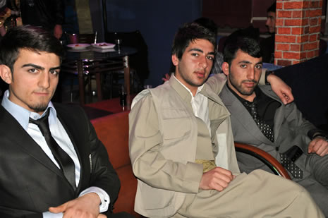 Hakkari'nin Yüksekova ilçesinde Atatürk Lisesi Öğrencileri Sınav öncesi Moral Gecesi Düzenledi. Fotoğraflar: Yaşar KAPLAN