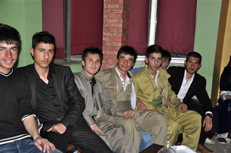 Hakkari'nin Yüksekova ilçesinde Atatürk Lisesi Öğrencileri Sınav öncesi Moral Gecesi Düzenledi. Fotoğraflar: Yaşar KAPLAN