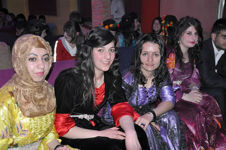 Hakkari'nin Yüksekova ilçesinde Atatürk Lisesi Öğrencileri Sınav öncesi Moral Gecesi Düzenledi. Fotoğraflar: Yaşar KAPLAN