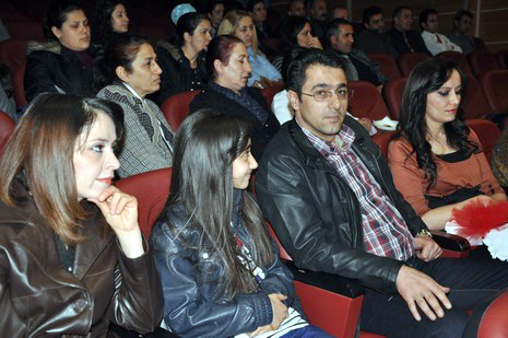 Hakkarinin Yüksekova ilçesinde 40 yıl 3 ay görev yapan Gülseren Macit veda töreni ile emekliğe ayrıldı.