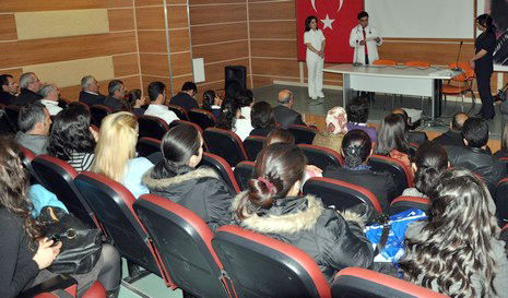 Hakkarinin Yüksekova ilçesinde 40 yıl 3 ay görev yapan Gülseren Macit veda töreni ile emekliğe ayrıldı.
