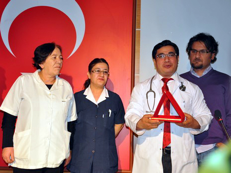 Hakkarinin Yüksekova ilçesinde 40 yıl 3 ay görev yapan Gülseren Macit veda töreni ile emekliğe ayrıldı.