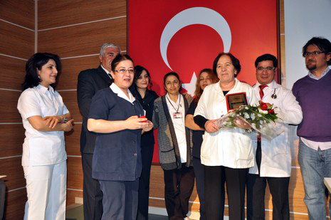 Hakkarinin Yüksekova ilçesinde 40 yıl 3 ay görev yapan Gülseren Macit veda töreni ile emekliğe ayrıldı.