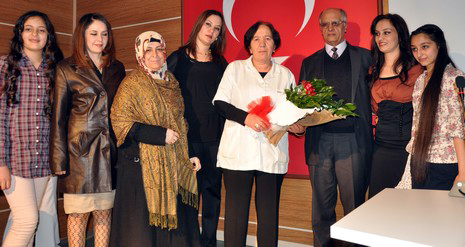 Hakkarinin Yüksekova ilçesinde 40 yıl 3 ay görev yapan Gülseren Macit veda töreni ile emekliğe ayrıldı.