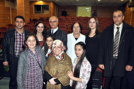 Hakkarinin Yüksekova ilçesinde 40 yıl 3 ay görev yapan Gülseren Macit veda töreni ile emekliğe ayrıldı.