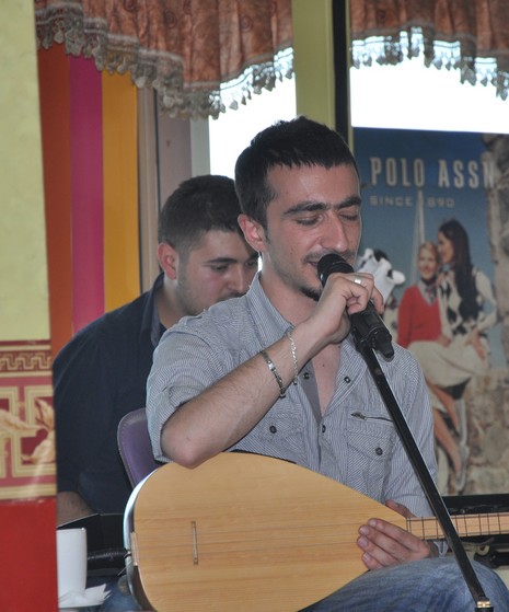 Numan Hadi Yüksekovada konser verdi