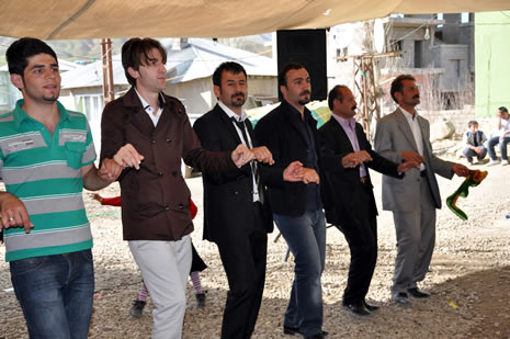 Hakkari'nin Yüksekova İlçesinde Cumhur İle Sevda Işık Çiftinin Mutlu Günü 