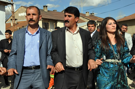 Hakkari'nin Yüksekova İlçesinde Cumhur İle Sevda Işık Çiftinin Mutlu Günü 