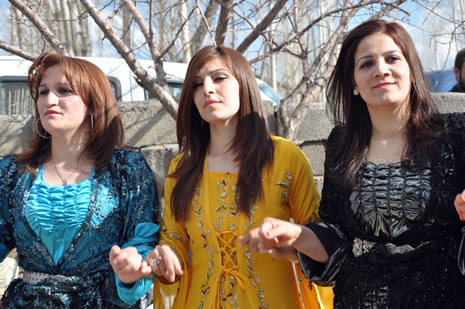 Hakkari'nin Yüksekova İlçesinde Cumhur İle Sevda Işık Çiftinin Mutlu Günü 