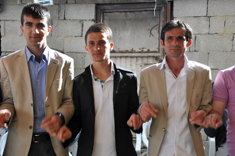 Hakkari'nin Yüksekova İlçesinde Cumhur İle Sevda Işık Çiftinin Mutlu Günü 