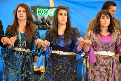 Hakkari'nin Yüksekova İlçesinde Cumhur İle Sevda Işık Çiftinin Mutlu Günü 