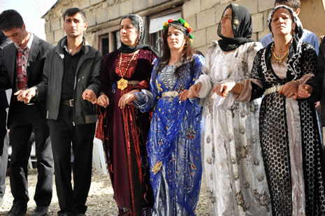 Hakkari'nin Yüksekova İlçesinde Cumhur İle Sevda Işık Çiftinin Mutlu Günü 