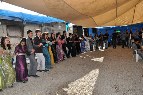 Hakkari'nin Yüksekova İlçesinde Cumhur İle Sevda Işık Çiftinin Mutlu Günü 