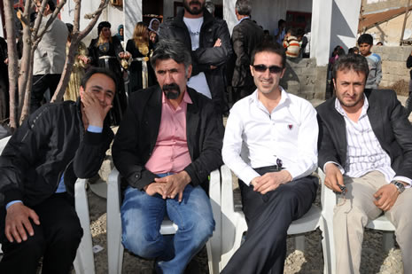 Hakkari'nin Yüksekova İlçesinde Cumhur İle Sevda Işık Çiftinin Mutlu Günü 