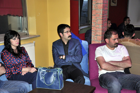 Eğitim Sen Yüksekova ilçe Temsilciliği tarafından Metro Cafede birlik beraberlik ve dayanışma gececi düzenlendi.