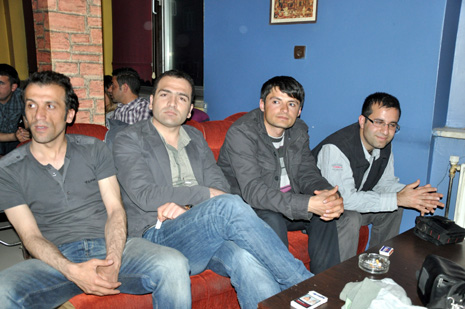 Eğitim Sen Yüksekova ilçe Temsilciliği tarafından Metro Cafede birlik beraberlik ve dayanışma gececi düzenlendi.