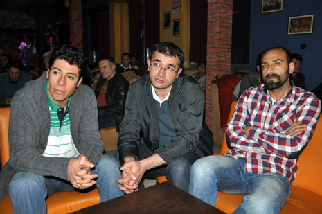 Eğitim Sen Yüksekova ilçe Temsilciliği tarafından Metro Cafede birlik beraberlik ve dayanışma gececi düzenlendi.