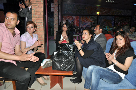 Eğitim Sen Yüksekova ilçe Temsilciliği tarafından Metro Cafede birlik beraberlik ve dayanışma gececi düzenlendi.