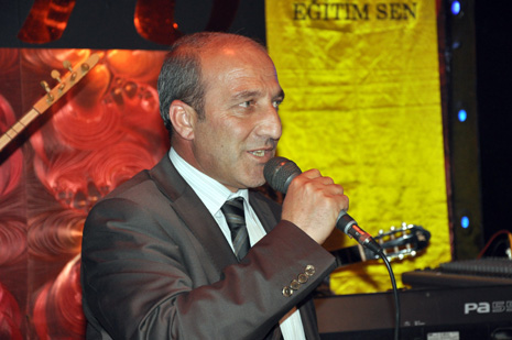 Eğitim Sen Yüksekova ilçe Temsilciliği tarafından Metro Cafede birlik beraberlik ve dayanışma gececi düzenlendi.