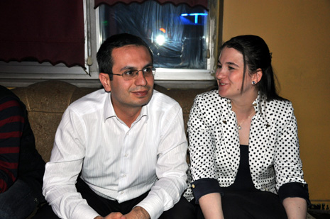 Eğitim Sen Yüksekova ilçe Temsilciliği tarafından Metro Cafede birlik beraberlik ve dayanışma gececi düzenlendi.