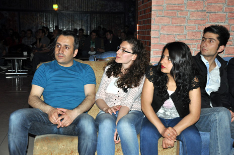 Eğitim Sen Yüksekova ilçe Temsilciliği tarafından Metro Cafede birlik beraberlik ve dayanışma gececi düzenlendi.