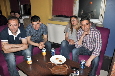 Eğitim Sen Yüksekova ilçe Temsilciliği tarafından Metro Cafede birlik beraberlik ve dayanışma gececi düzenlendi.