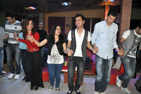 Eğitim Sen Yüksekova ilçe Temsilciliği tarafından Metro Cafede birlik beraberlik ve dayanışma gececi düzenlendi.