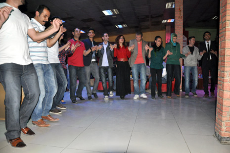 Eğitim Sen Yüksekova ilçe Temsilciliği tarafından Metro Cafede birlik beraberlik ve dayanışma gececi düzenlendi.