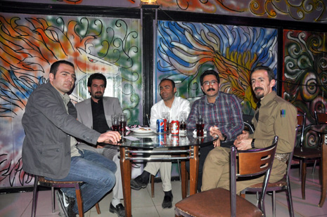 Eğitim Sen Yüksekova ilçe Temsilciliği tarafından Metro Cafede birlik beraberlik ve dayanışma gececi düzenlendi.