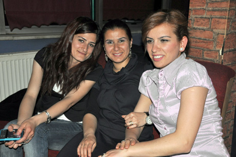 Eğitim Sen Yüksekova ilçe Temsilciliği tarafından Metro Cafede birlik beraberlik ve dayanışma gececi düzenlendi.