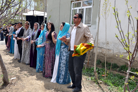 Hakkari'nin Yüksekova ilçesinde 05-06-2012 Mayıs ayında dünya evine giren çiftlerimizi sizler için sayfamıza taşıdık. Foto: Görüntü: YAŞAR KAPLAN - SİNAN AKKURT