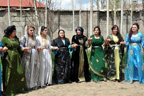 Hakkari'nin Yüksekova ilçesinde 05-06-2012 Mayıs ayında dünya evine giren çiftlerimizi sizler için sayfamıza taşıdık. Foto: Görüntü: YAŞAR KAPLAN - SİNAN AKKURT
