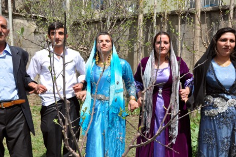 Hakkari'nin Yüksekova ilçesinde 05-06-2012 Mayıs ayında dünya evine giren çiftlerimizi sizler için sayfamıza taşıdık. Foto: Görüntü: YAŞAR KAPLAN - SİNAN AKKURT
