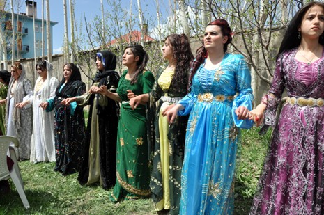 Hakkari'nin Yüksekova ilçesinde 05-06-2012 Mayıs ayında dünya evine giren çiftlerimizi sizler için sayfamıza taşıdık. Foto: Görüntü: YAŞAR KAPLAN - SİNAN AKKURT